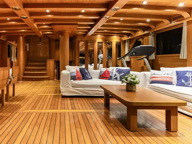 EAST YACHTING Custom