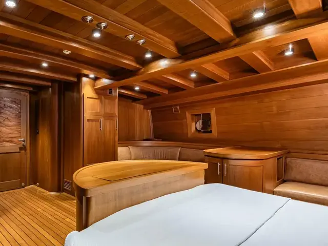 EAST YACHTING Custom