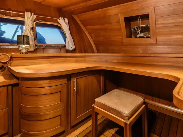 EAST YACHTING Custom