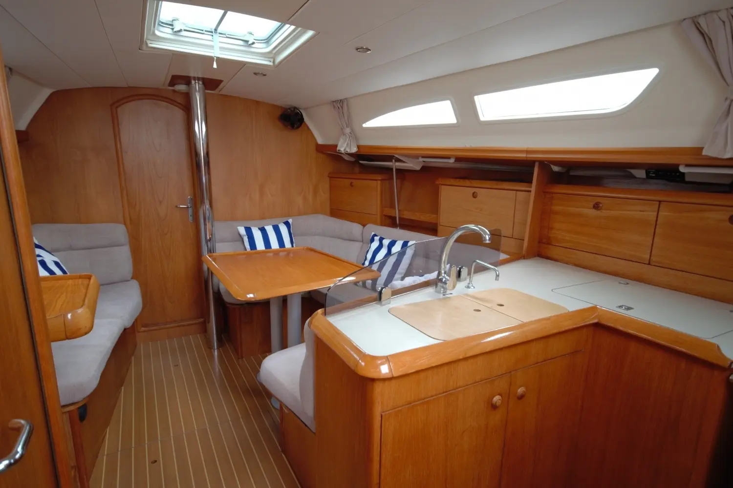 2000 Jeanneau sun odyssey 37