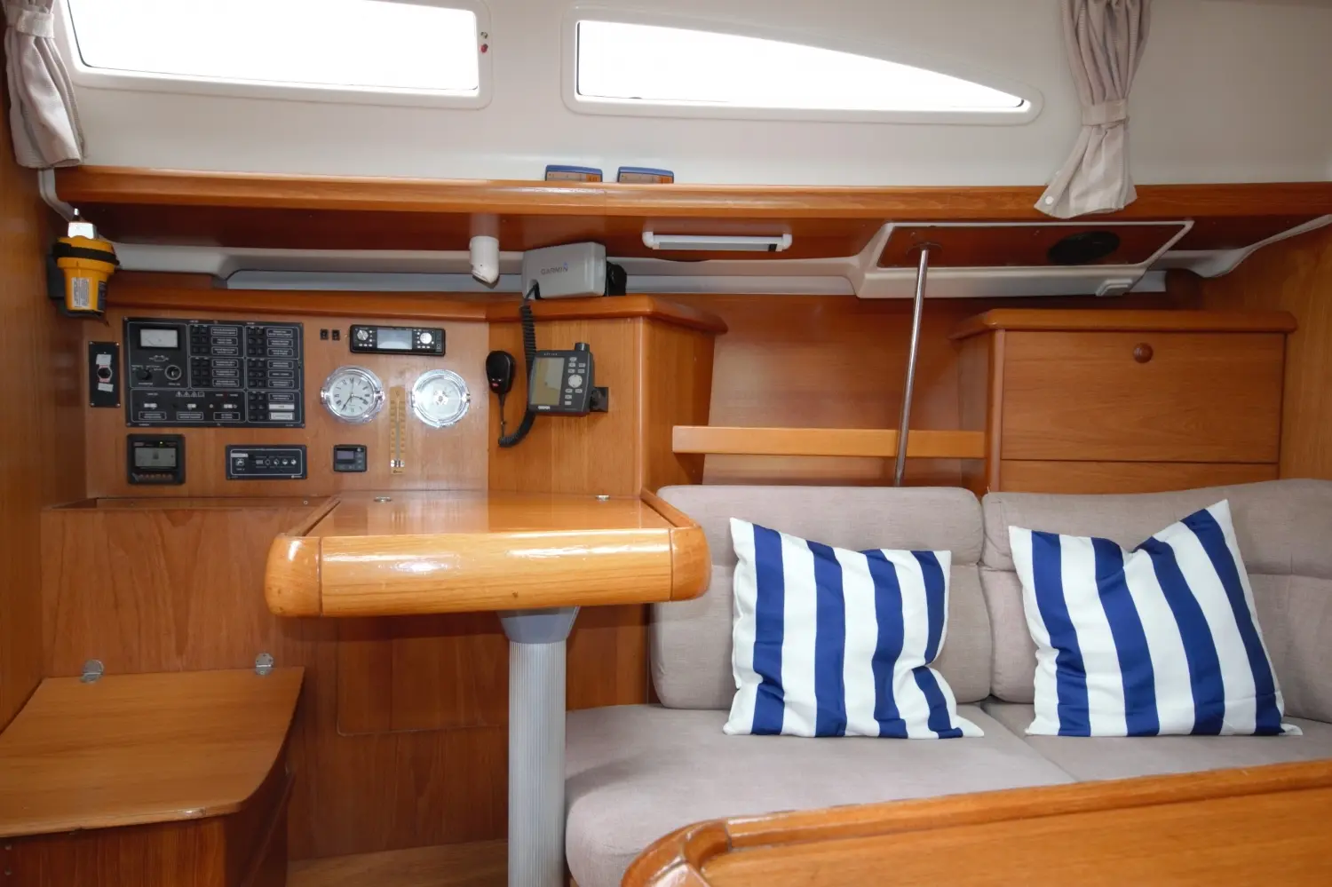 2000 Jeanneau sun odyssey 37