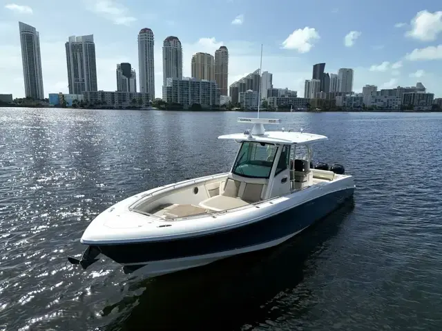 Boston Whaler 350 Outrage