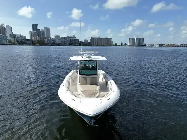 Boston Whaler 350 Outrage