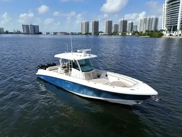 Boston Whaler 350 Outrage