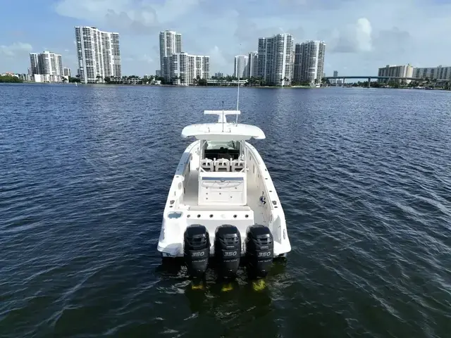 Boston Whaler 350 Outrage