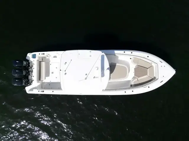 Boston Whaler 350 Outrage