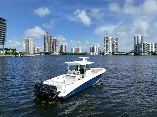 Boston Whaler 350 Outrage