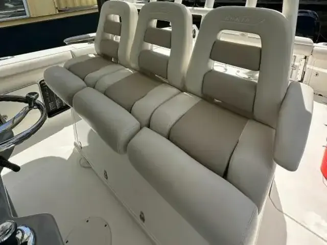 Boston Whaler 350 Outrage