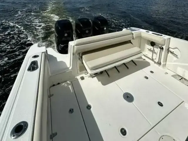 Boston Whaler 350 Outrage