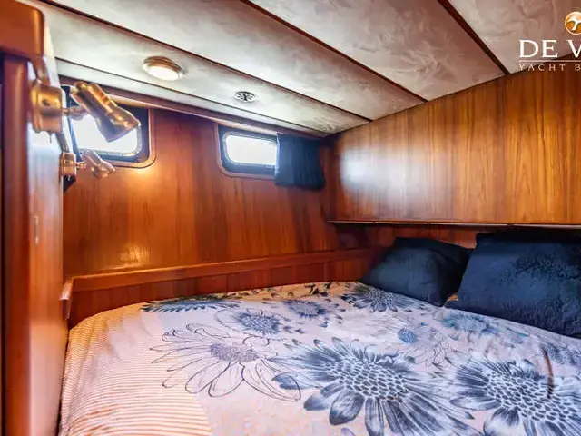 Altena Blue Water Trawler 58