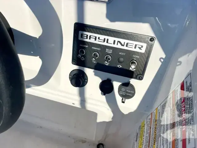 Bayliner Element 17