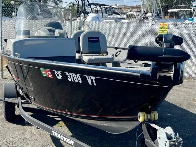 2019 Tracker pro guide™ v-16 sc