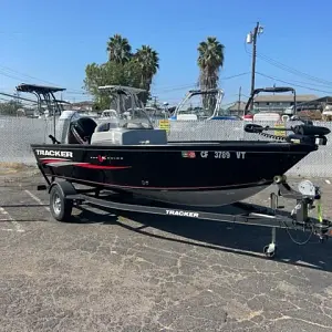 2019 Tracker® Boats Pro Guide™ V-16 SC