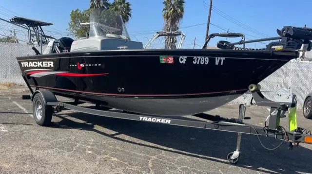 2019 Tracker pro guide™ v-16 sc