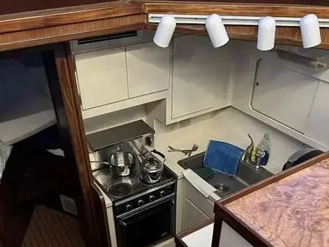 Hatteras 410 Aft Cabin