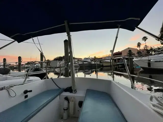 Islander 28