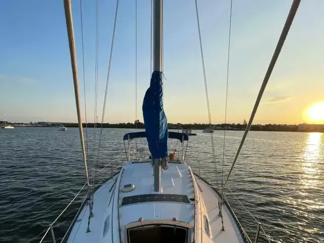 Islander 28