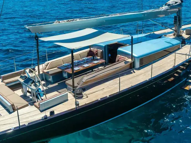 KM YACHTBUILDERS Custom