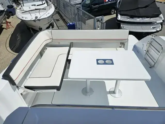 Jeanneau Cap Camarat 10.5 Center Console