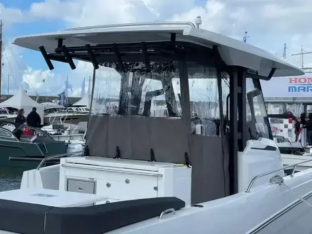 Jeanneau Cap Camarat 10.5 Center Console