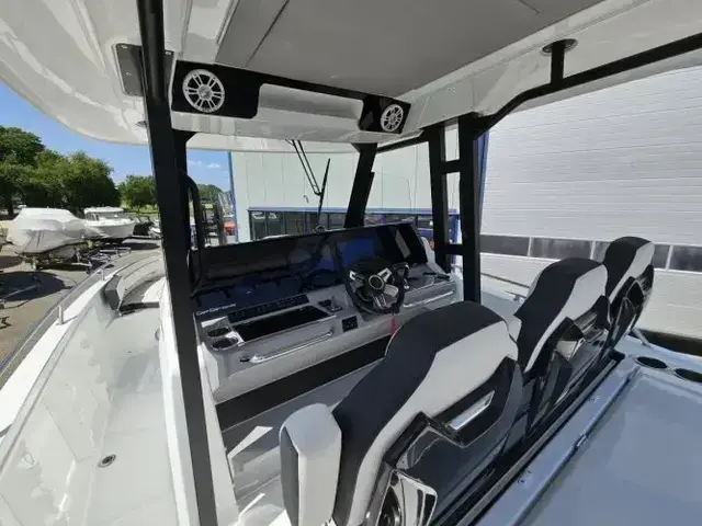 Jeanneau Cap Camarat 10.5 Center Console