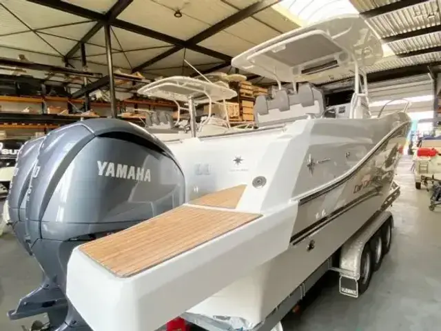 Jeanneau Cap Camarat 9.0 Center Console