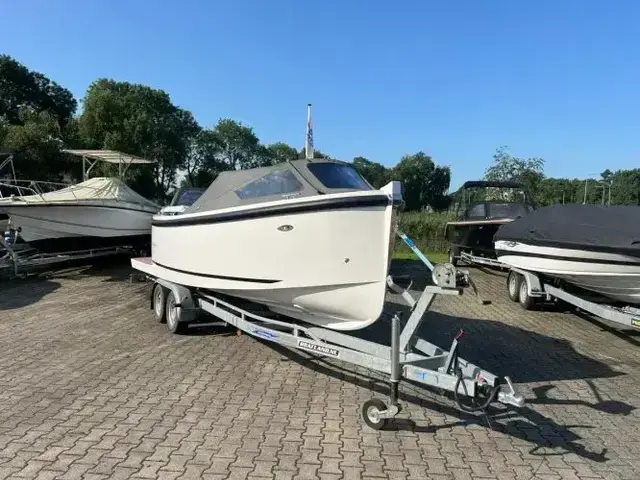 Maxima boats 650 Flying Lounge met boegschroef