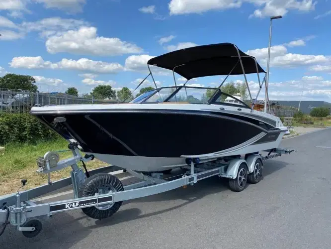 2021 Glastron gt 205 bowrider