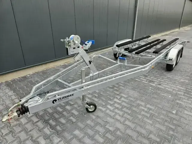 Vlemmix Boottrailers F 2700 kg. Balken trailer met Wegklapbare LED verlichting