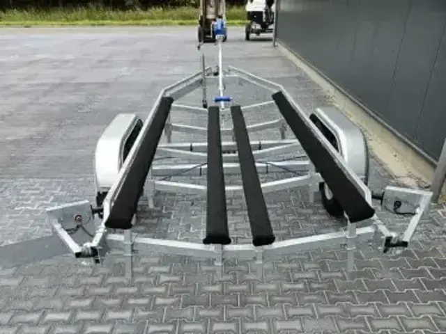 Vlemmix Boottrailers F 2700 kg. Balken trailer met Wegklapbare LED verlichting