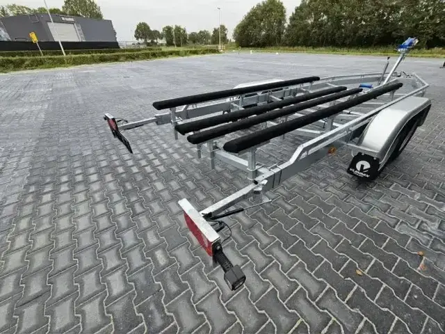 Vlemmix Boottrailers F 2700 kg. Balken trailer met Wegklapbare LED verlichting