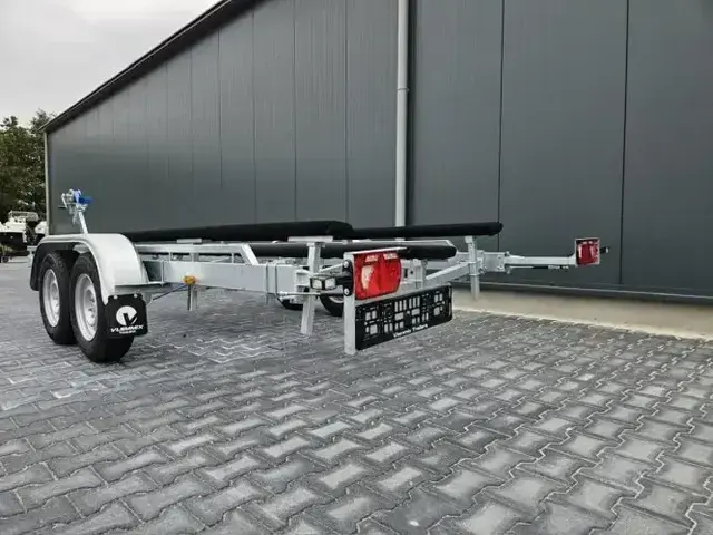 Vlemmix Boottrailers F 2700 kg. Balken trailer met Wegklapbare LED verlichting