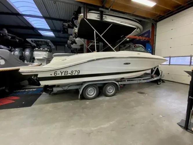 2017 Sea Ray 210 spx