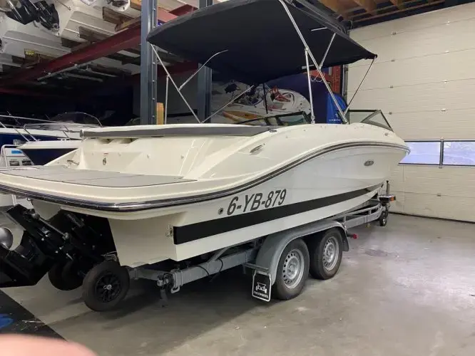 2017 Sea Ray 210 spx