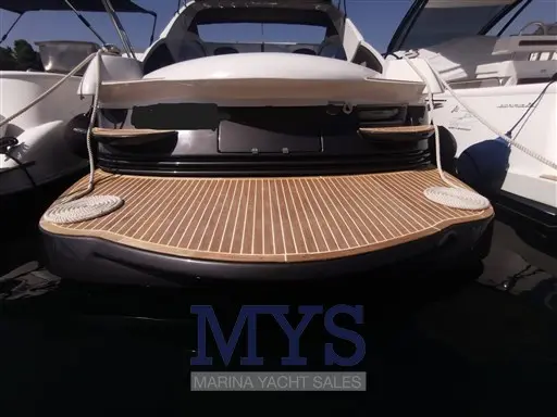 2006 Pershing 37' cabin