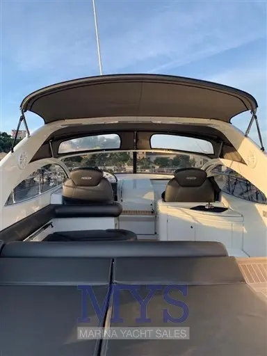 2006 Pershing 37' cabin