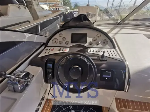 2006 Pershing 37' cabin