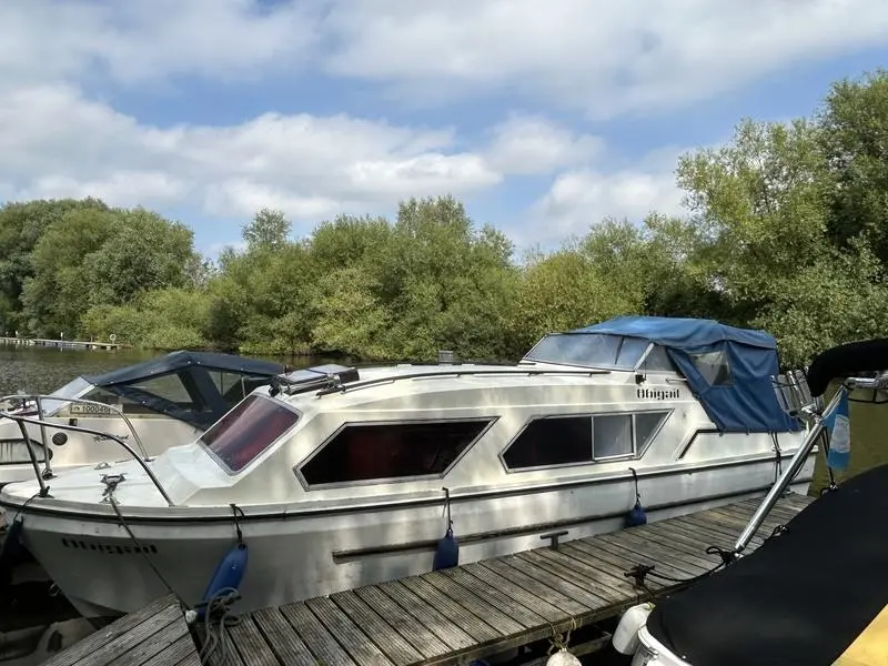 1985 Mariner 25 cruiser - boat