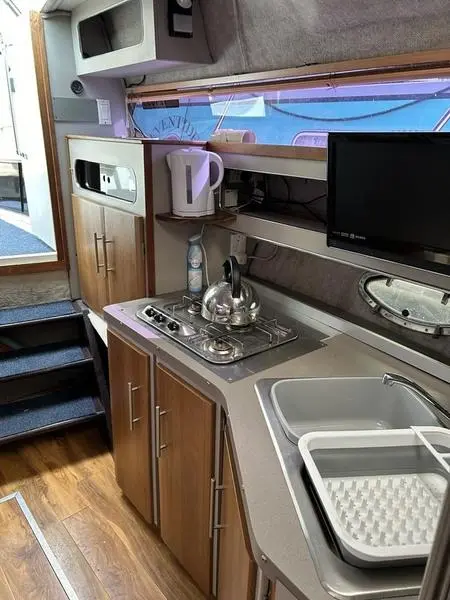 1988 International 3270 cruiser - boat