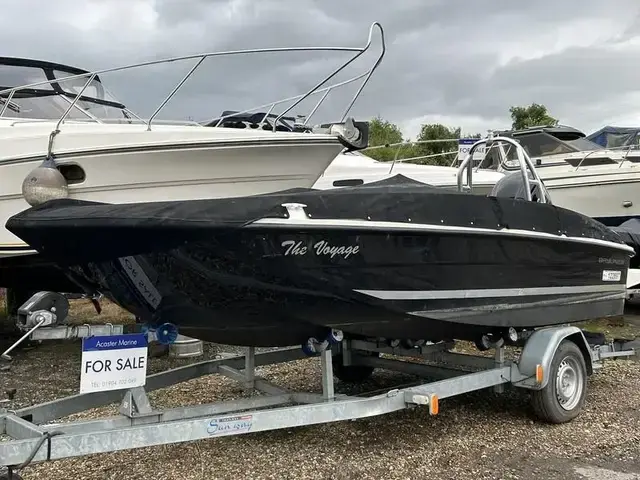 Bayliner E5 Open Boat - Day Cruiser