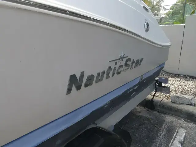 NauticStar Boats 223DC Sport Deck