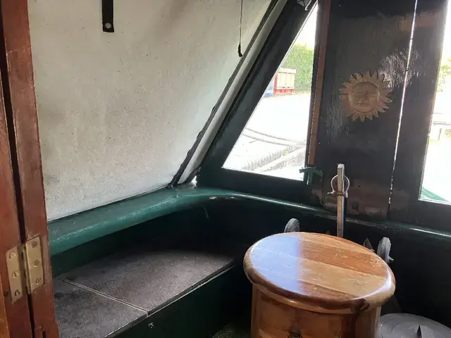 G&J Reeves Narrowboat