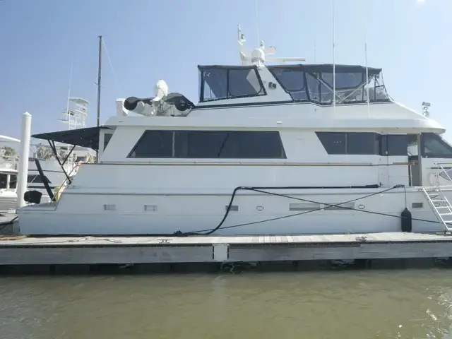 Hatteras 71