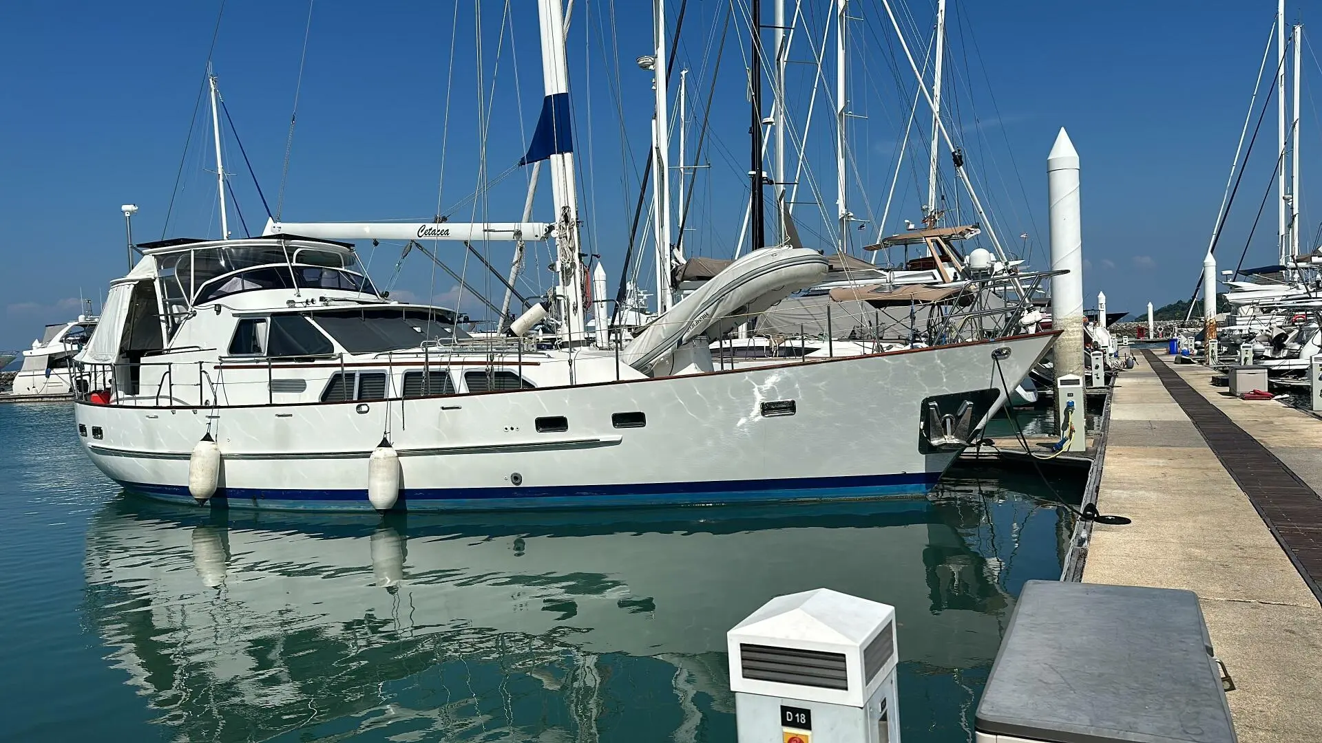 1990 Cheoy Lee motor sailor pilothouse