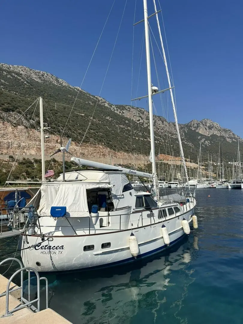 1990 Cheoy Lee motor sailor pilothouse