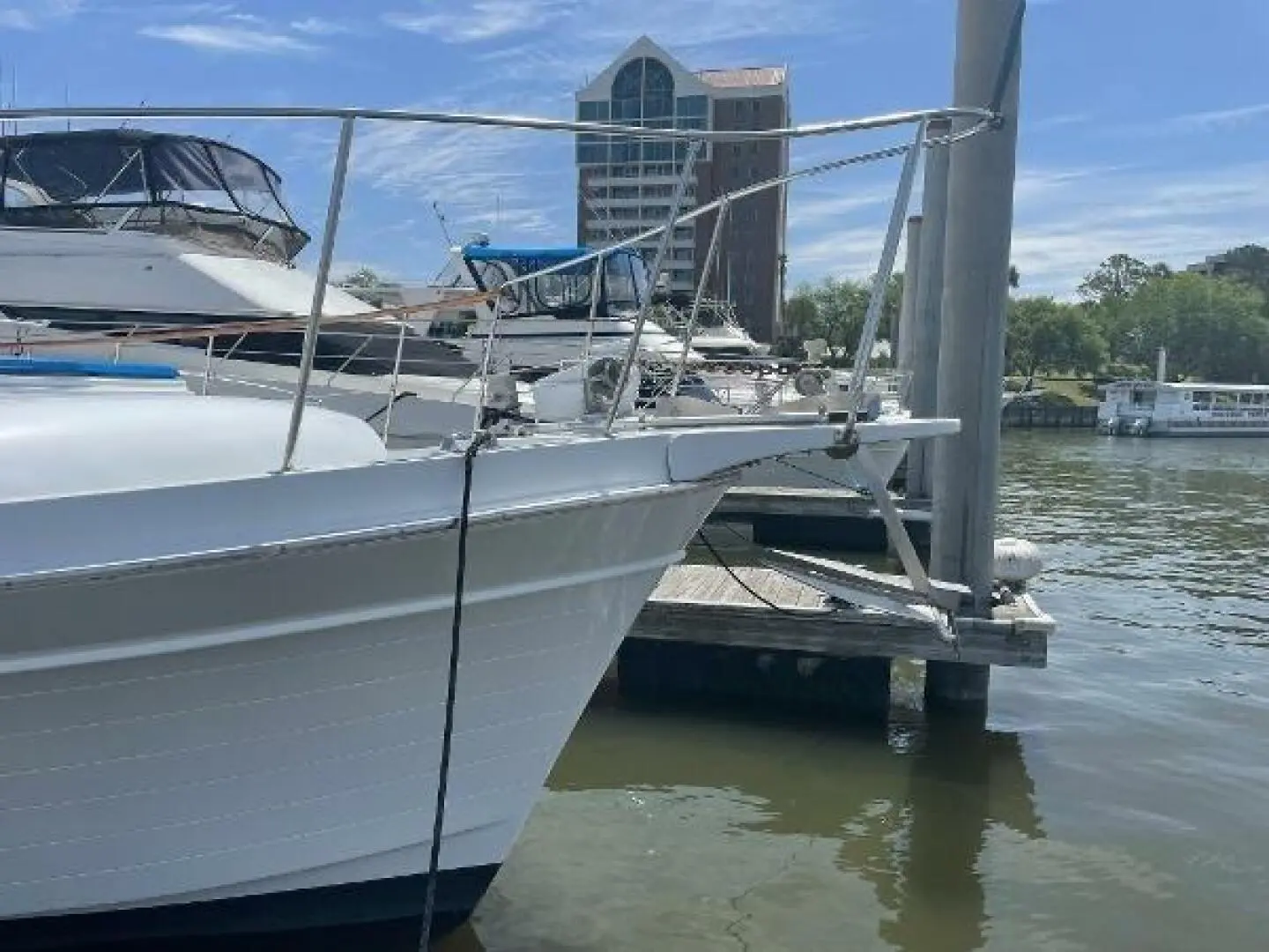 1985 Bestway cockpit motor yacht