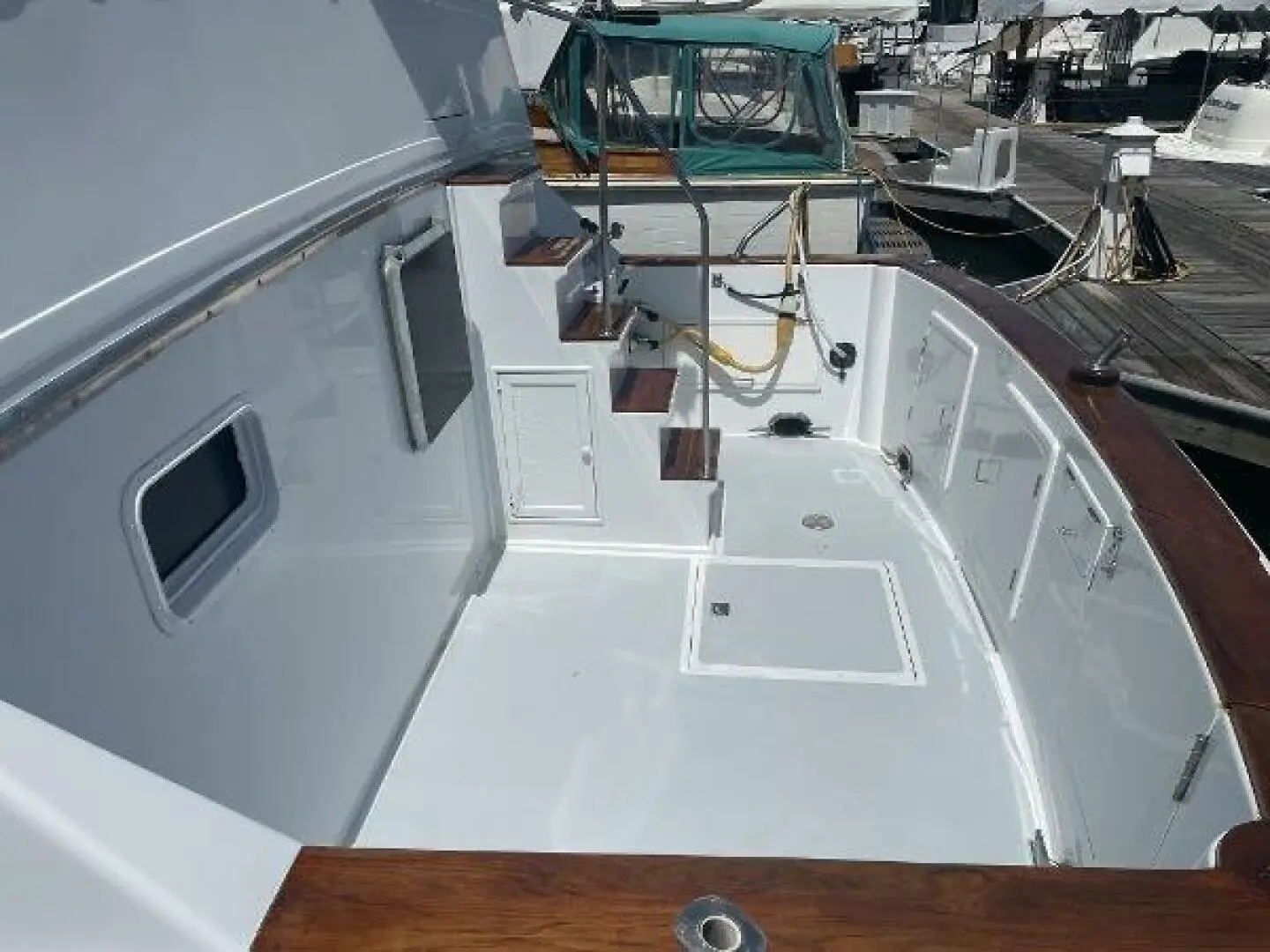 1985 Bestway cockpit motor yacht