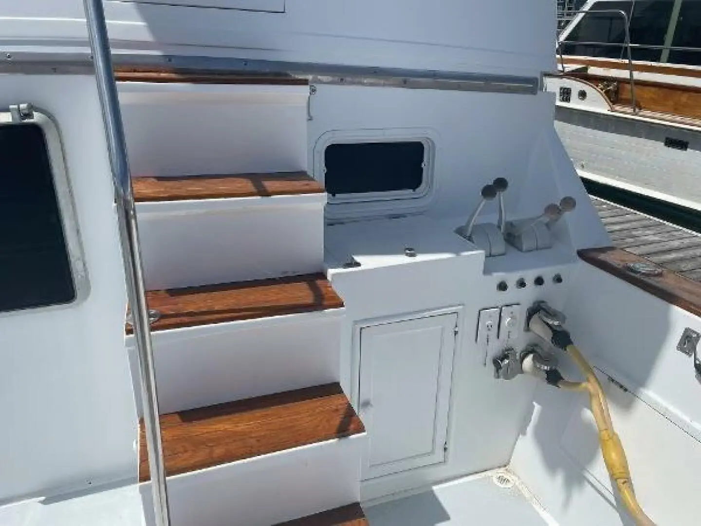 1985 Bestway cockpit motor yacht