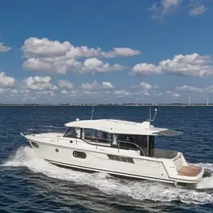 2025 Beneteau Swift Trawler Sedan