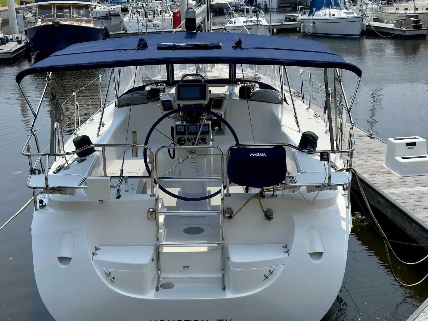 2005 Catalina 387